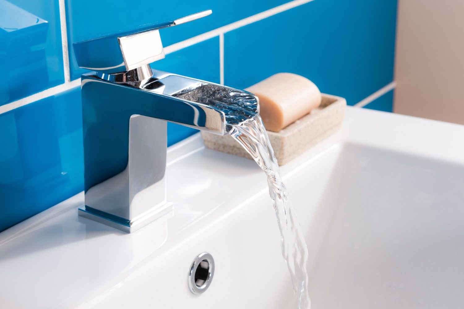 new-modern-steel-faucet-with-ceramic-sink-bathroom