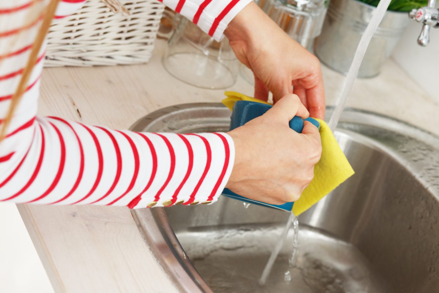 woman-washes-tea-cup